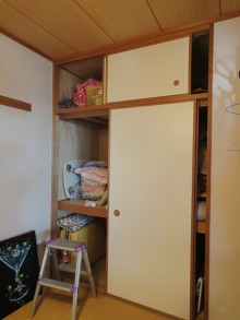 日本画の色彩世界に誘う個性溢れるリビングに 日本画の色彩世界に誘う個性溢れるリビングに